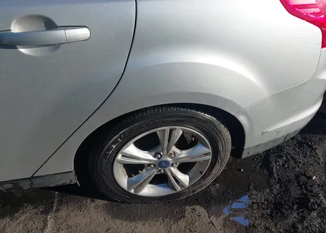 2014 Ford Focus Se z USA, uszkodzony, nr VIN 1FADP3F24EL171286